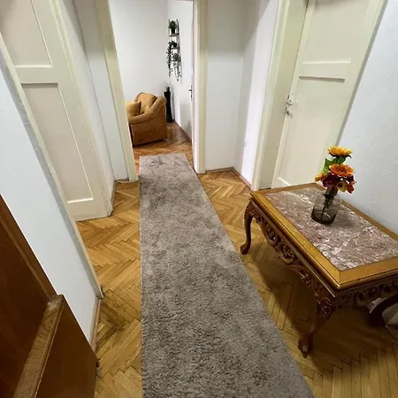 M'S Place 2, Lovely Apartment In The Very Heart Of Skopje Appartement